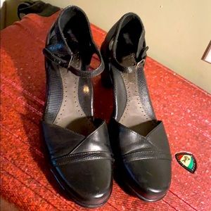 Dansko Mary Janes Ankle Strap 38. Black Leather